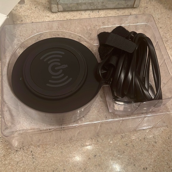 ChargeHubs X5 wireless charger. NIB - Picture 3 of 3